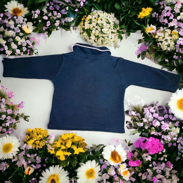 Haut marine fleurs KMG 2 ans TBE (2€) - photo numéro 2