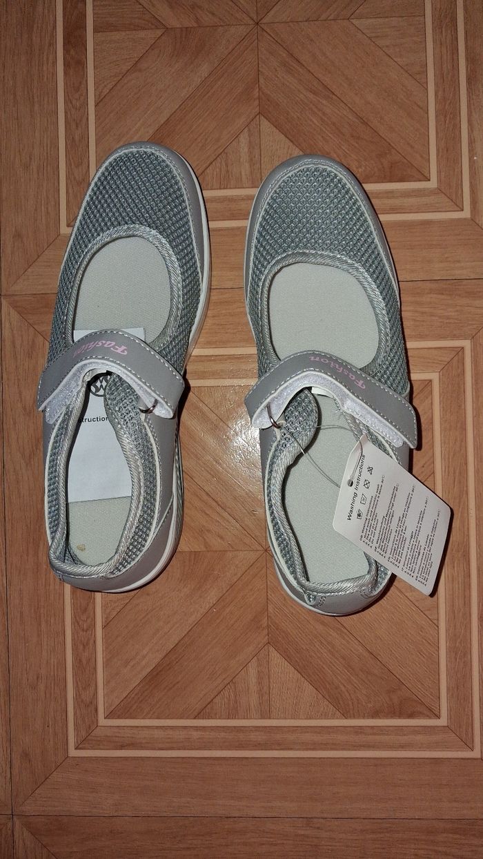 Chaussures détente toile ajourée. 38