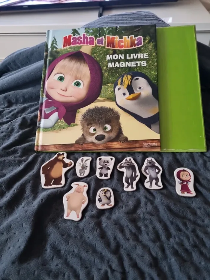 Livre "mon livre magnets" Masha et Michka