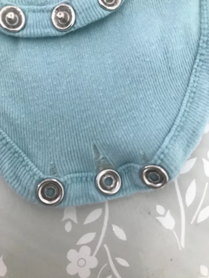 Lot bodys 18 mois - photo numéro 3