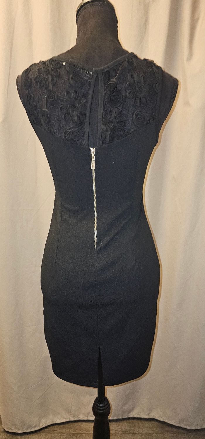 Robe noire - photo numéro 2