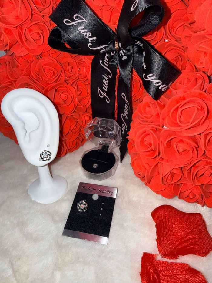 🌸 Boucles d’oreilles argentées fleur nacrée – Élégance et douceur 🌸 - photo numéro 2