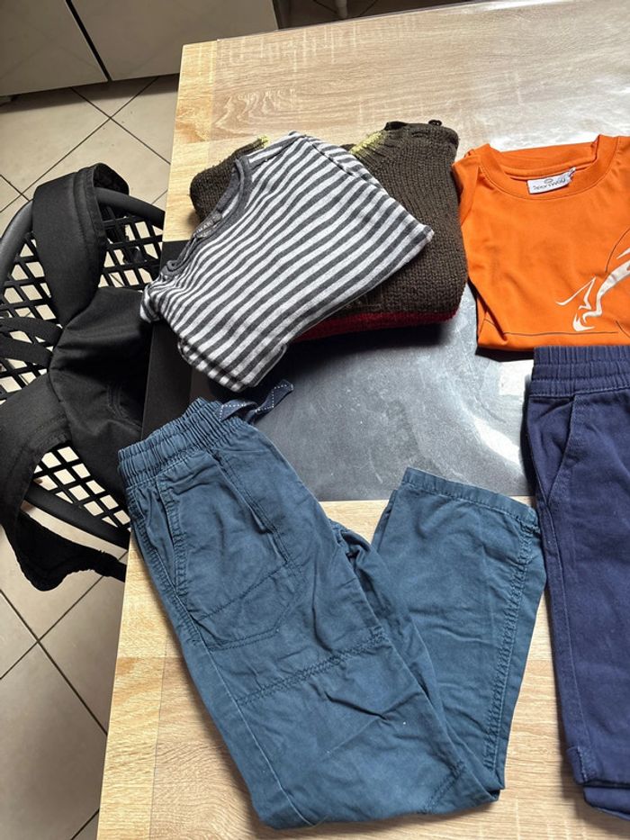Lot vêtements 5 ans garçon - photo numéro 3