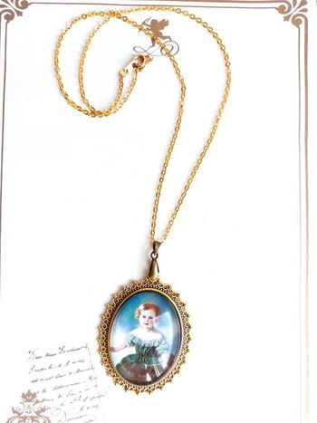 Magnifique collier avec médaillon style vintage victorien