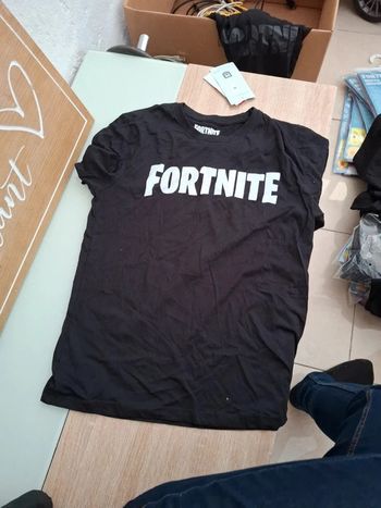 Tee shirt Fortnite enfant taille 16 ans neuf avec étiquette