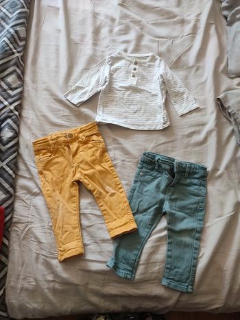 2 pantalons et 1 haut 9 mois