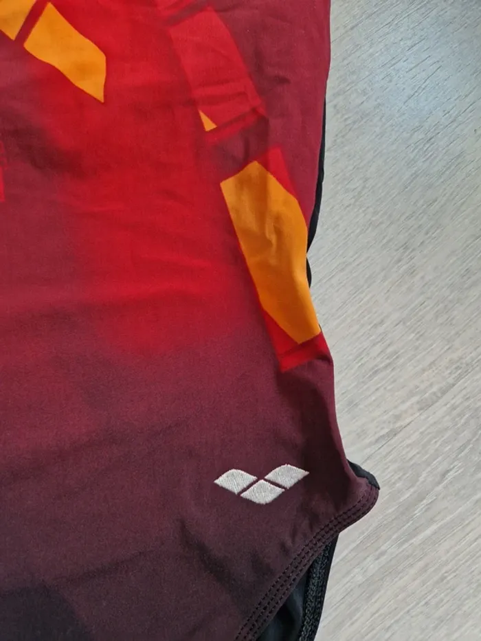 Maillot de bain de natation Arena indiqué taille 36 mais convient à un 34 - photo numéro 3