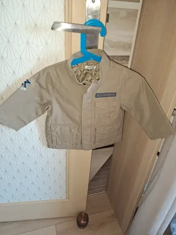 Superbe Veste doublée matelassée comme neuve kaki garçon ikks 12 mois