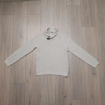 Tres beau pull de qualité couleur crème. Homme taille M. Marque  Jules