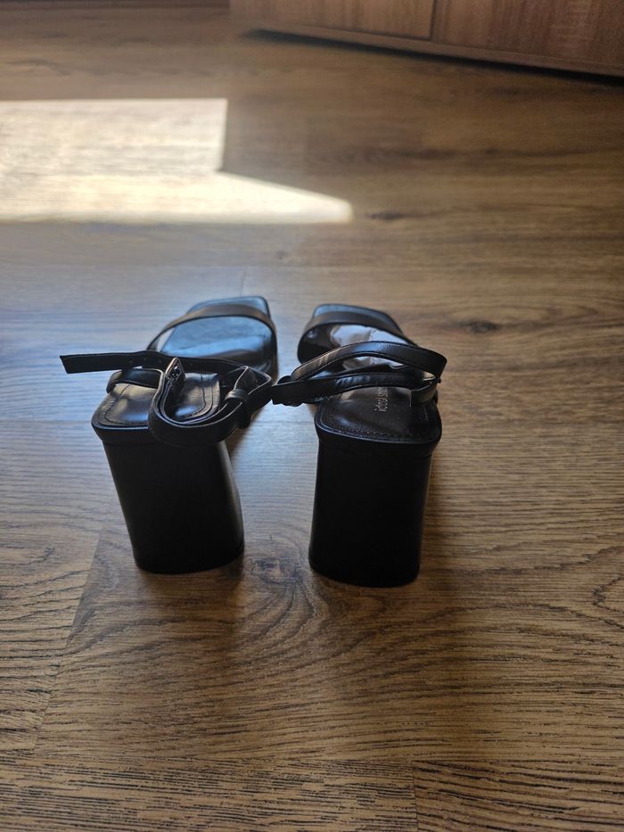 Chaussures à talons noires neuf - photo numéro 2