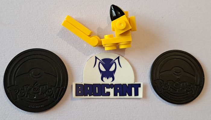 Lot 3 figurines et jouets Pokémon - photo numéro 2