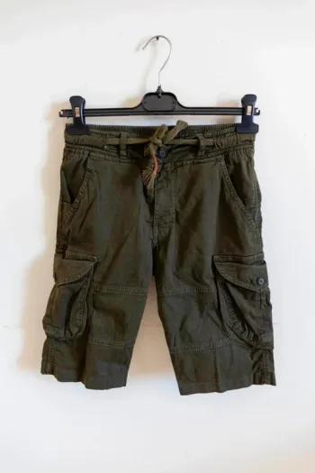C47 short kaki Zara S