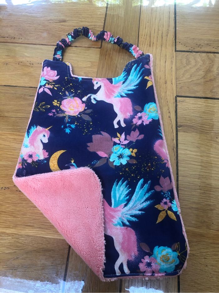 Serviette à élastique pour fille
