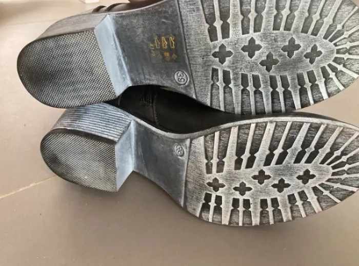 Chaussures femme avec lacets neuve - photo numéro 3