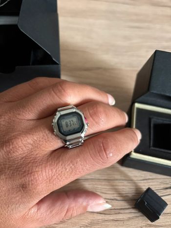 Montre de doigt Casio 50eme anniversaire