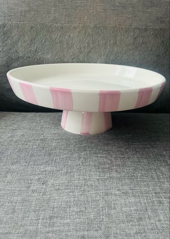 Plat à gâteau sur pied en céramique Rayures rose et blanches