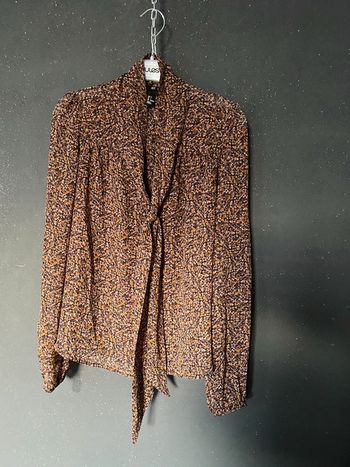 Blouse chemisier col lavallière à motifs en voile