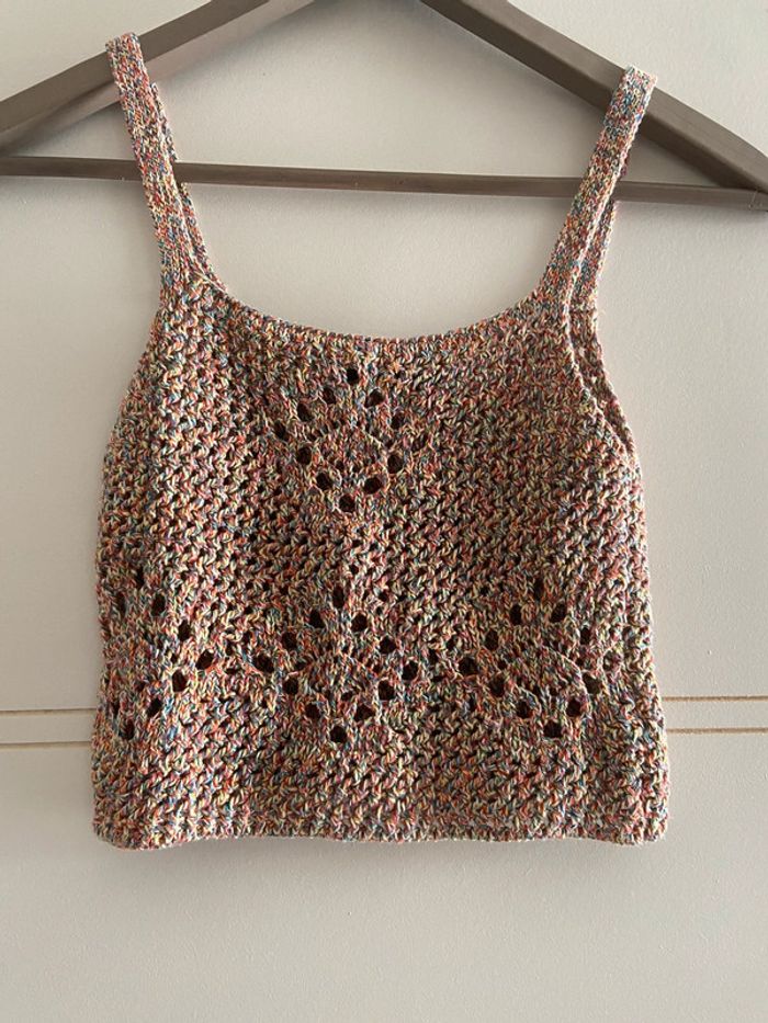 Crop top en maille ajouré multicolore