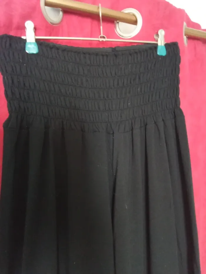Pantalon femme  (j en ai 2 identiques) 1 acheté le 2 ème offert vendu 5 euros l unité )(275) - photo numéro 2