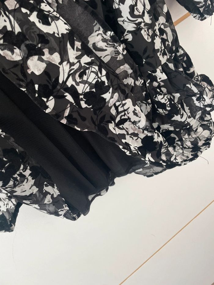Robe noire fleurie S - photo numéro 4