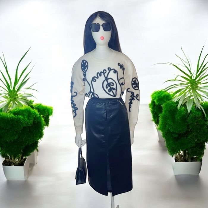 Pull  blanc avec detail noir - photo numéro 2