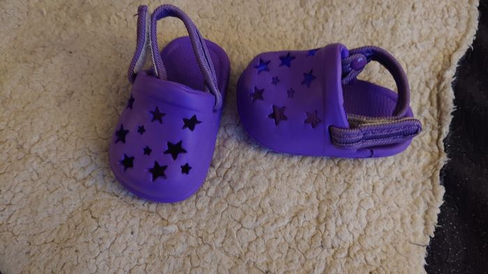 Mini chaussures style Crocs T 18