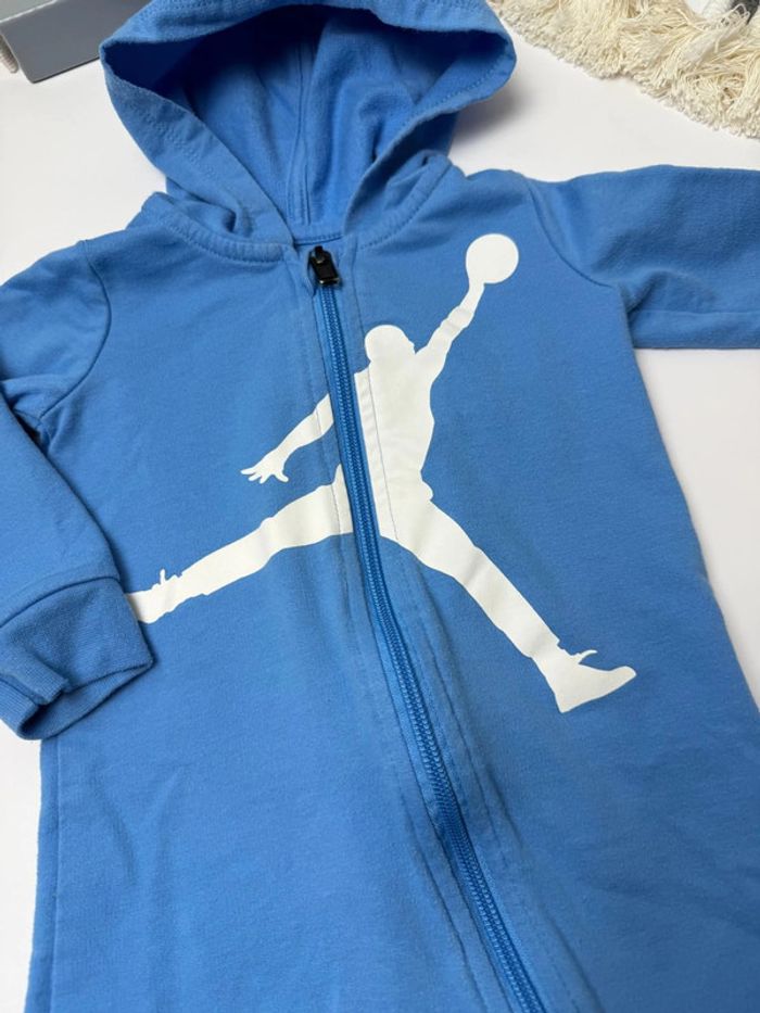 Combinaison Jordan baby garçon bleue taille 12 mois parfait état - photo numéro 3