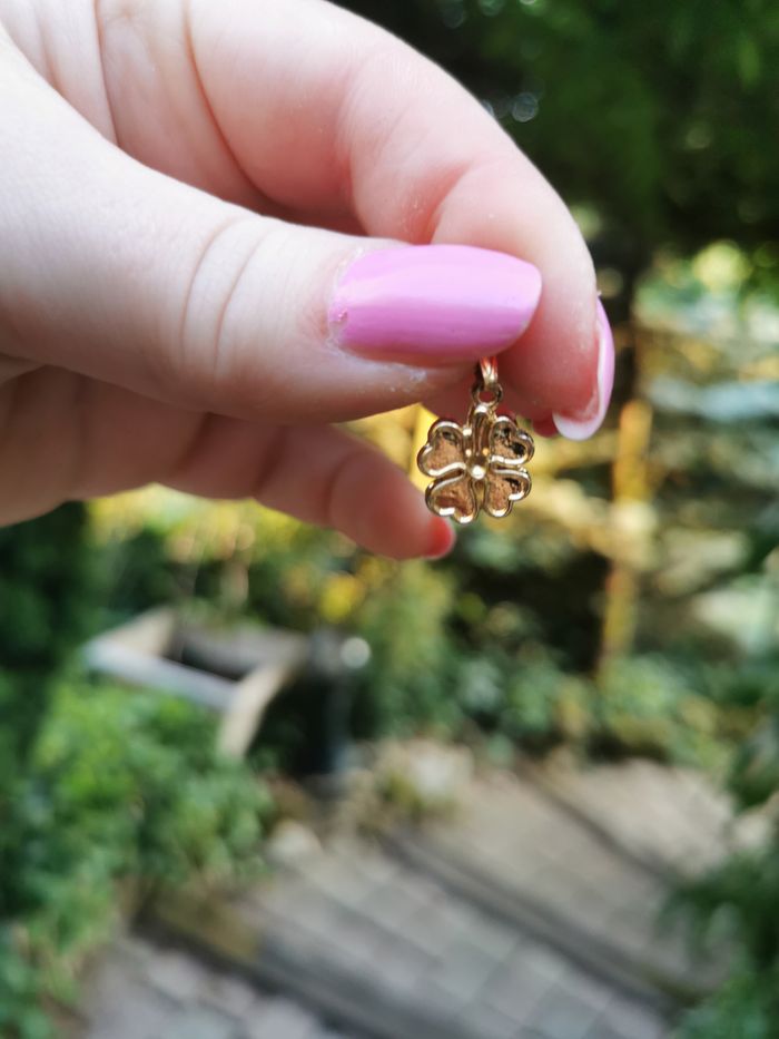 Pendentif trèfle en métal doré - photo numéro 3