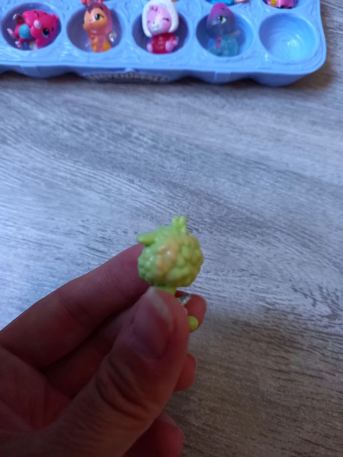 boite oeuf bleu hatchimals avec 12 hatchimals - photo numéro 3