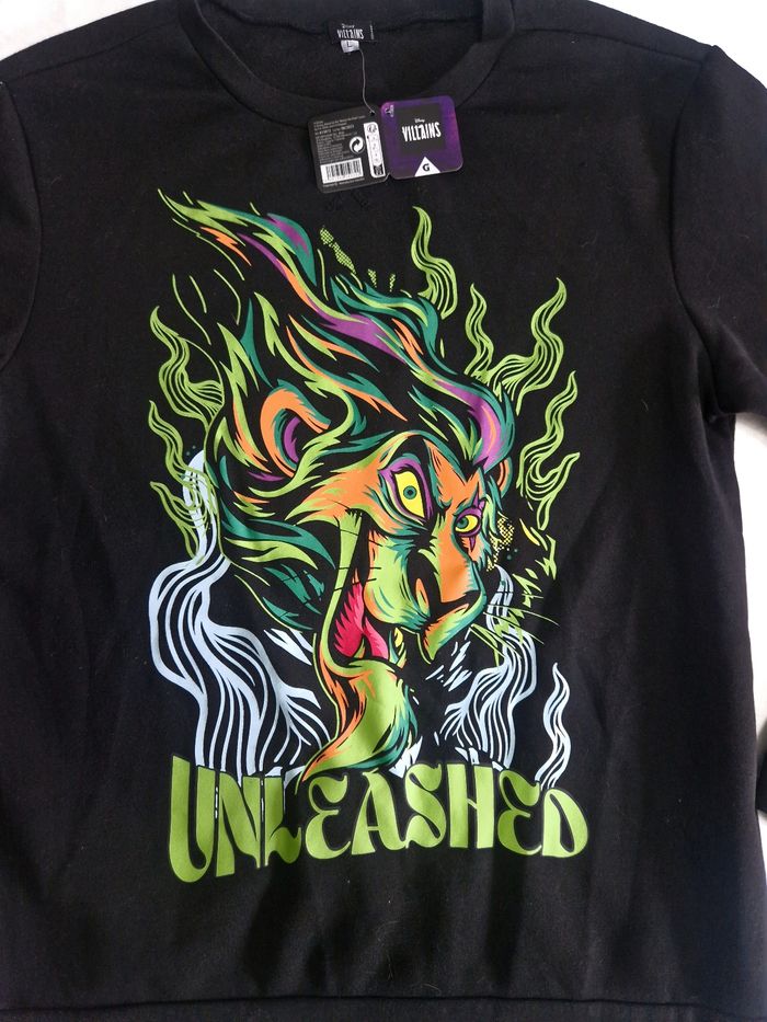 Pull mixte  , Disney  , vilain  , scar , le roi lion  , taille L - photo numéro 2