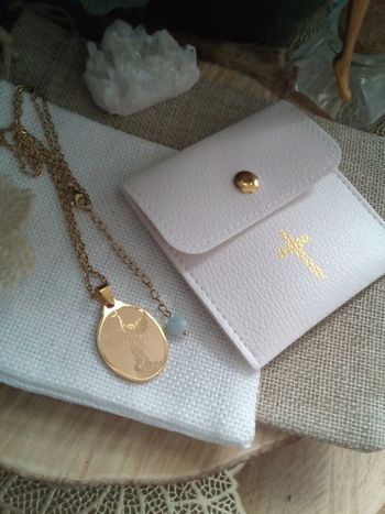 Collier médaillon saint Michel avec pochette