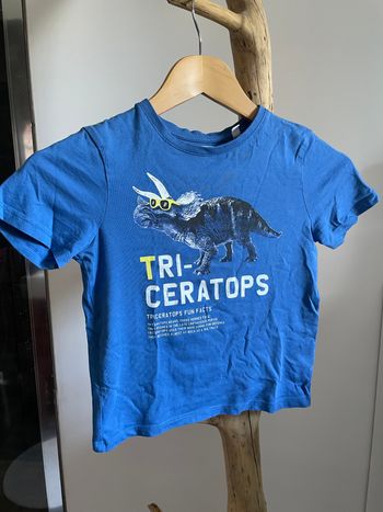 T-shirt tricératops