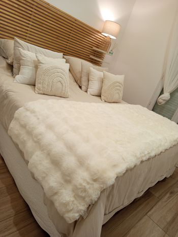 Plaid doux effet fausse fourrure blanc cassé crème 150 x 200 cm neuf