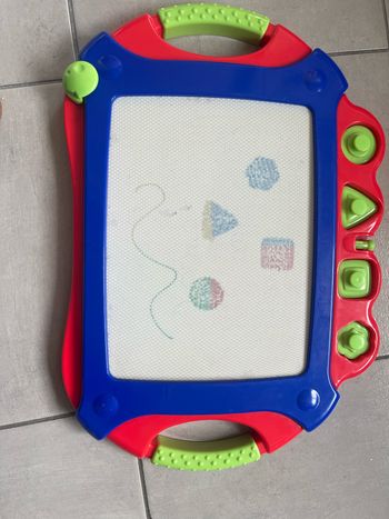 Ardoise magique 1 stylet et 4 formes