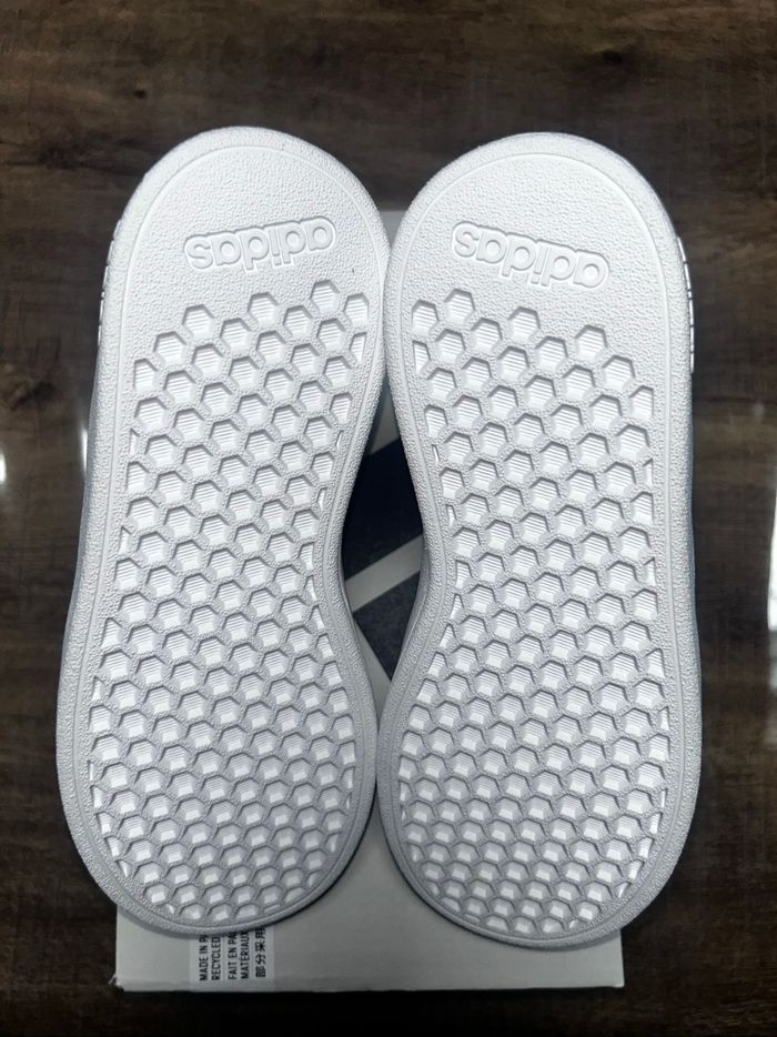 Baskets adidas neuf - photo numéro 4
