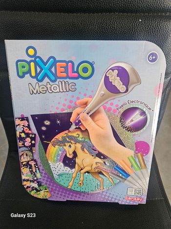 Pixelo Metallic 