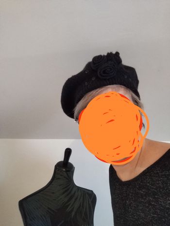 Béret noir en acrylique