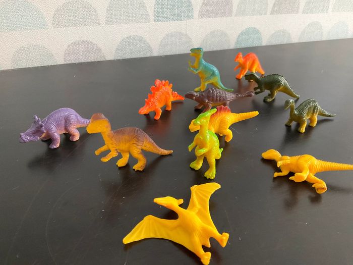 12 figurines dinosaures pour enfant en plastique - photo numéro 4