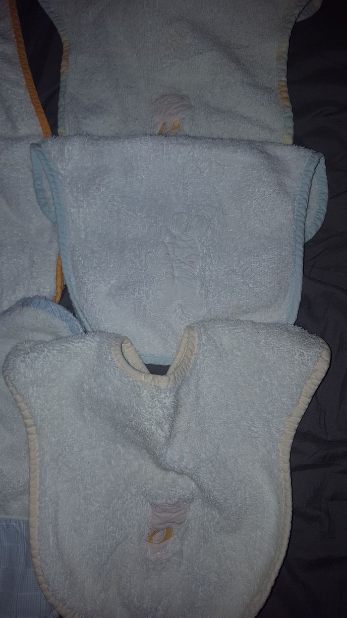 lot 7 bavoirs bb bon état - photo numéro 4