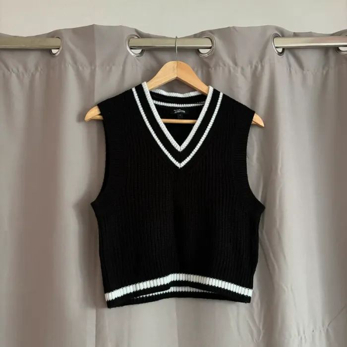 Pull col V sans manches - photo numéro 2