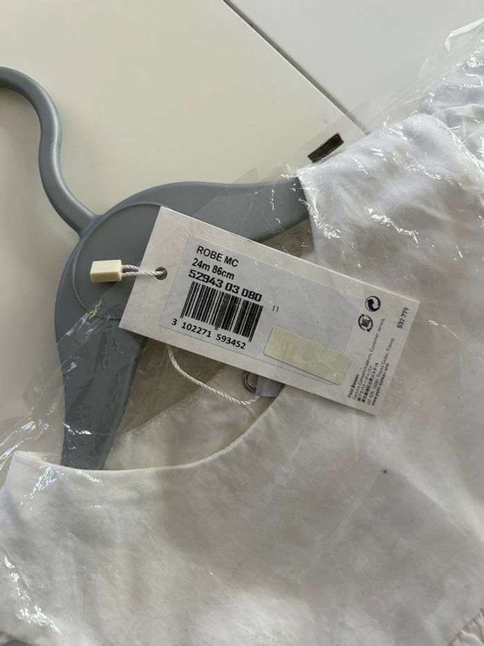 Robe de cérémonie 24 mois Neuve Petit Bateau - photo numéro 2