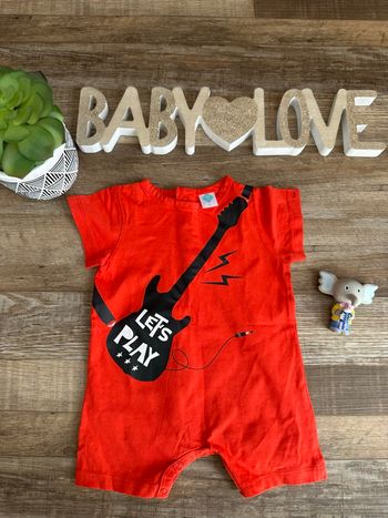 - Combishort Tex    - 3 mois  - Très bon état, mini tache