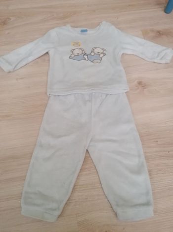 Pyjama 2 pièce.