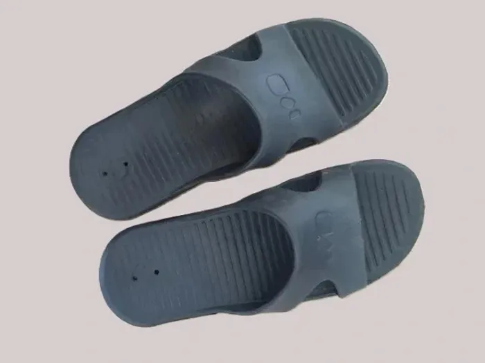 Tongs / Claquettes femme – Pointure 37/38 – Bon État