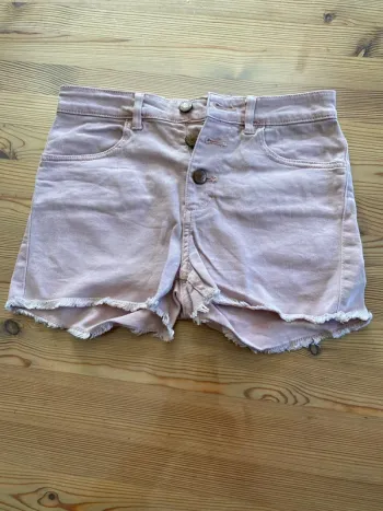 Short fille