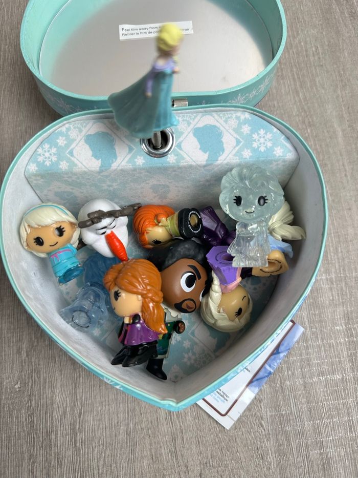 Lot Ooshies Frozen II et boîte de rangement reine des neiges - photo numéro 8