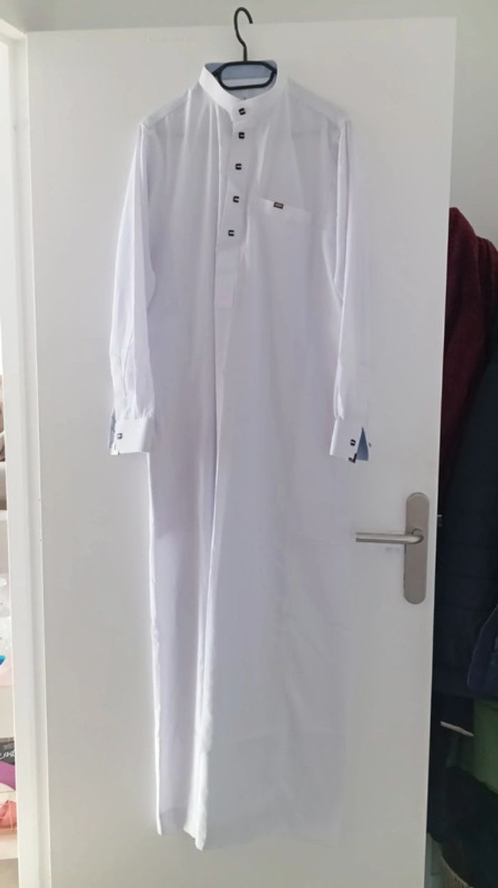 Qamis neuf