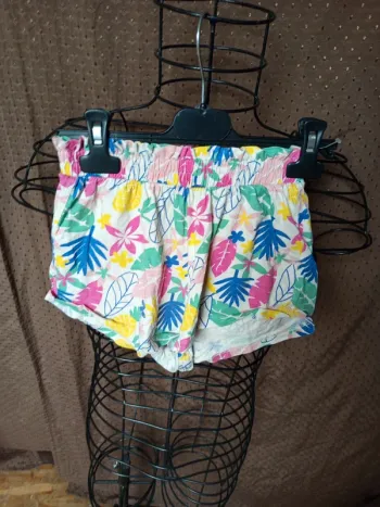 Short fleuri taille 12ans