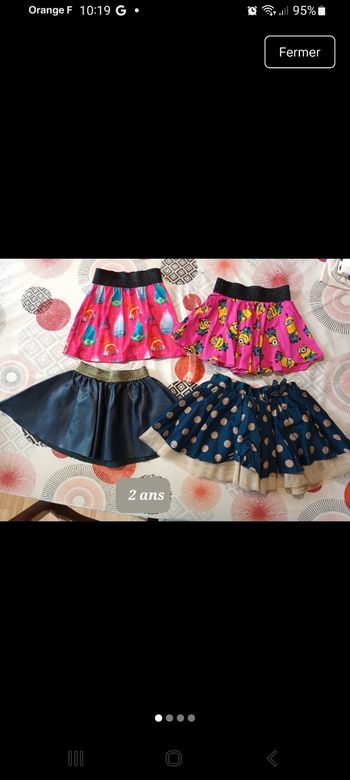 Lot 4 jupes élastiques Taille 2 ans