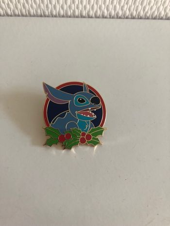 Pins Stitch neuf